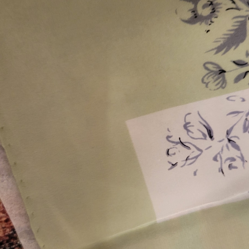 Honey Vintage Silk scarf 28 " sq - Picture 8 of 8